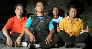 Crew Ali Meyer Borobudur